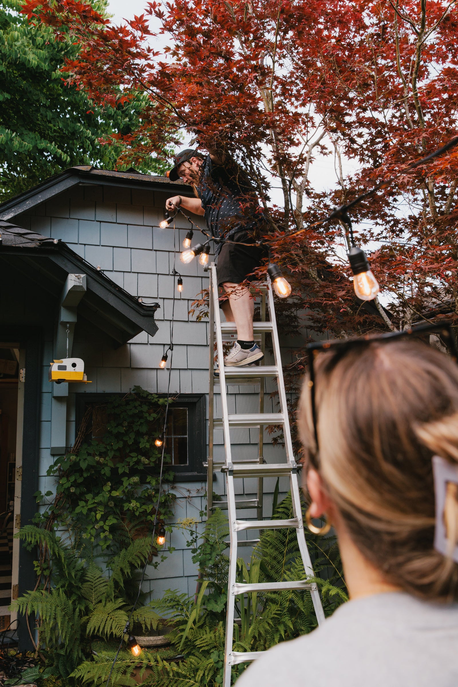 Man in shorts G30 bulbs