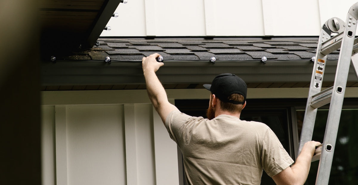 Christmas Light Installer Putting up G30 Lights on Roofline